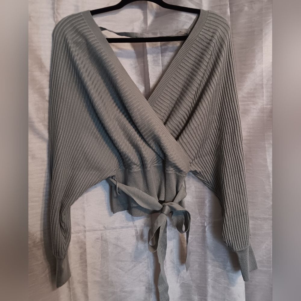 NWT Beautiful light green Belted sweater